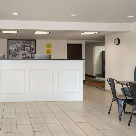 Отель Super 8 By Wyndham Portland/Westbrook Area Экстерьер фото